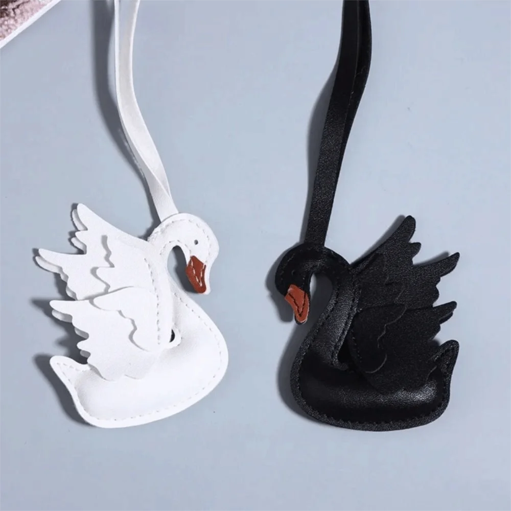 Cute PU Leather Swan Keychain Black And White Handmade Couple Keychain Swan Shape Bag Charm Gift