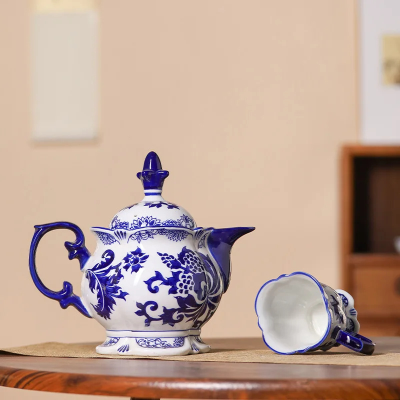 Chinese Style Exquisite Ceramic Coffee Pot and Tea Cup Set Mandarin Tea Pot Ceramic Blue and White Floral Tea Pot French