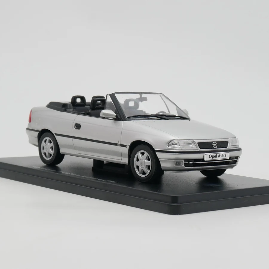 

Модель автомобиля под давлением IXO 1:24 Opel Astra F Cabrio Bertone 1995, металлическая Игрушечная машина