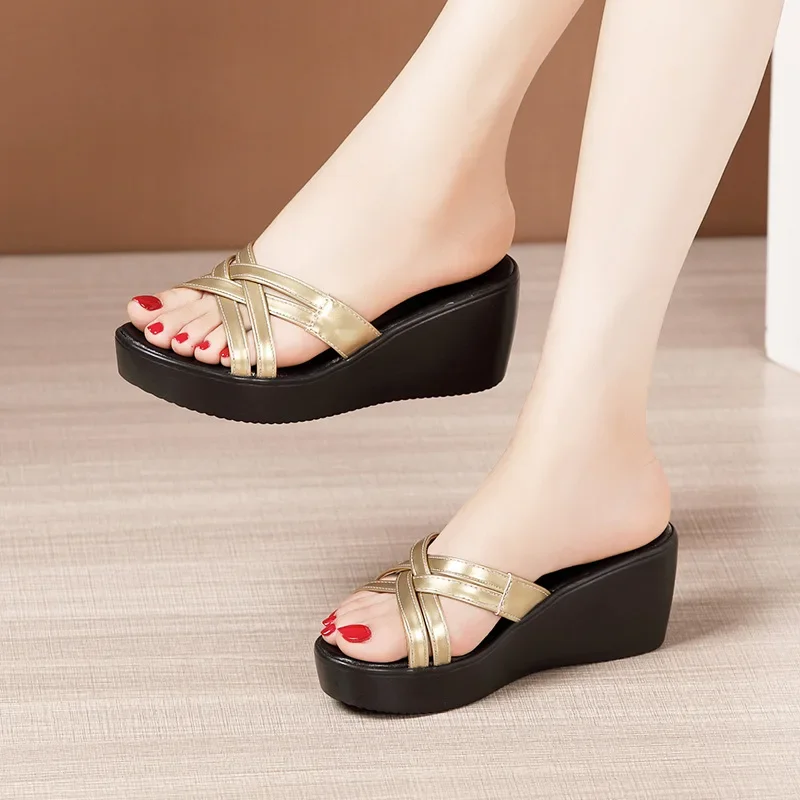 Big Size 32-43 Medium Heels Wedges Slippers Summer Platform Shoes Women 2024 Bright Leather Thick Sole Slides Casual Beach