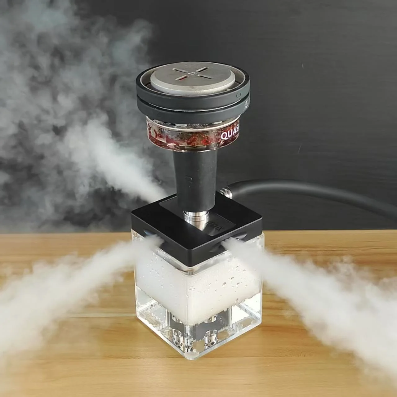 

Французская стеклянная чаша для кальяна QUASAR BOWL с силиконовым колпачком для карбюратора, не требующая фольги, чаша для кальяна с интегрированным угольным фильтром для плавного дыма
