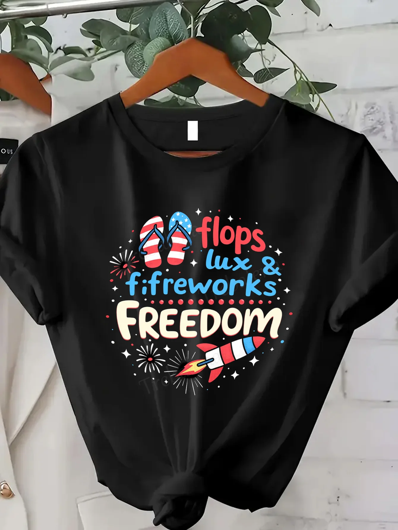 

Женская футболка Freedom Шлепанцы и феєрверк Женская футболка