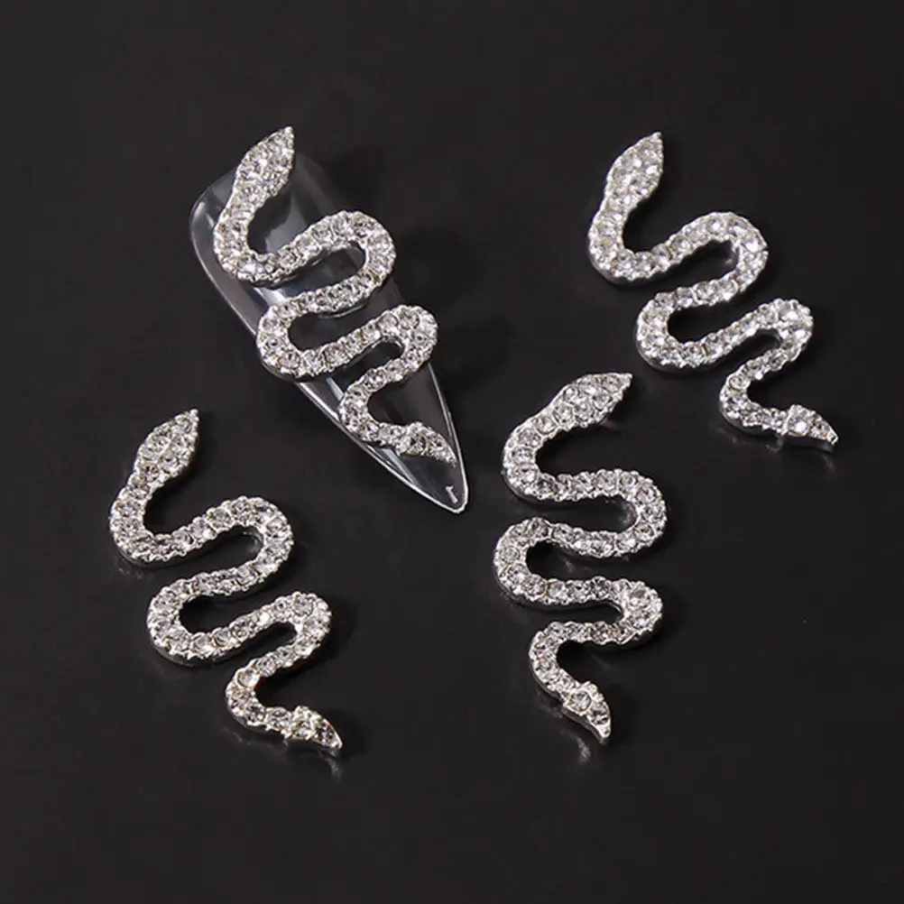 

Набор из 4 штук: Декор для ногтей в виде змеи из сплава, стразы, украшения для маникюра, легкое нанесение, для натуральных и искусственных ногтей, модный декор