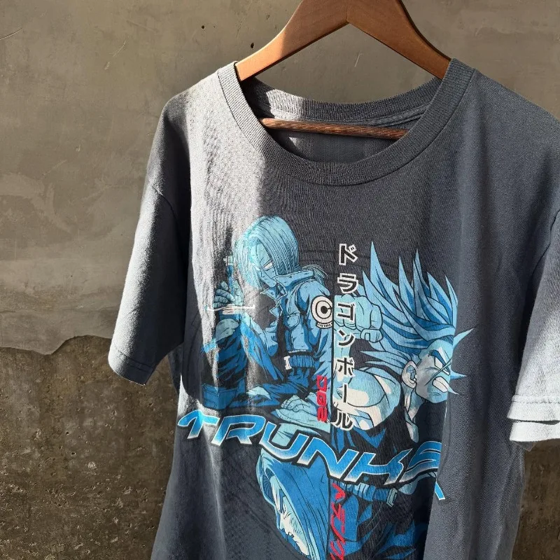 여름 남성 티셔츠 일본 애니메이션 드래곤 볼 트렁크스 그래픽 의류 오버사이즈 100% 코튼 캐주얼웨어 하라주쿠 Y2K 탑 티셔츠