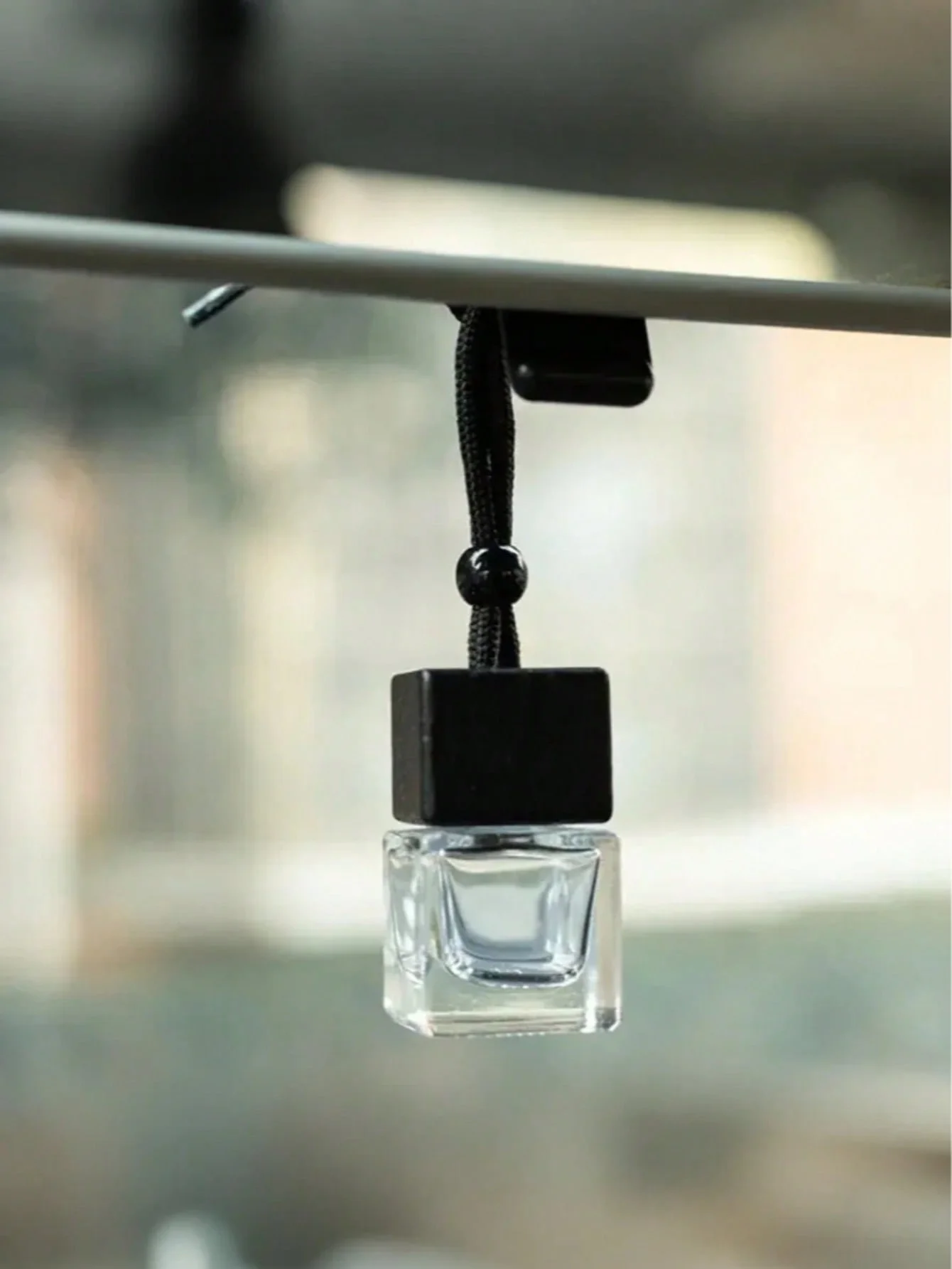 

5 шт., 8 мл, цветной стеклянный автомобильный флакон для духов, квадратная форма, черный колпачок, многоразовая пустая бутылка, для диффузора эфирного масла, Rearvie