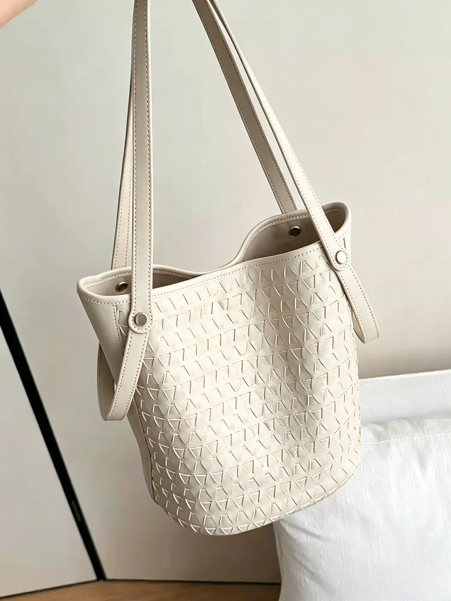 

Large Capacity Bucket Bag Women's Crossbody Handbag Woven Vegetable Basket Style Soft Cotton Commuter Bag