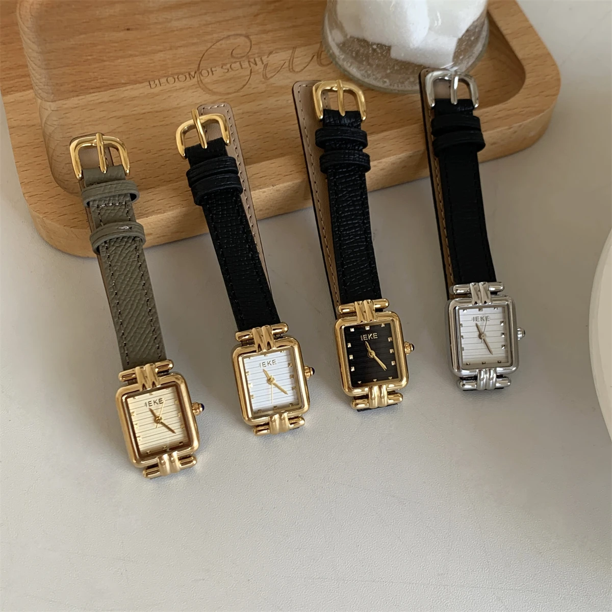 

2025 New Fashion Ladies Watch Simple Vintage Roman Dial Quartz Watch Leather Strap Women Wristwatches Para Mujer