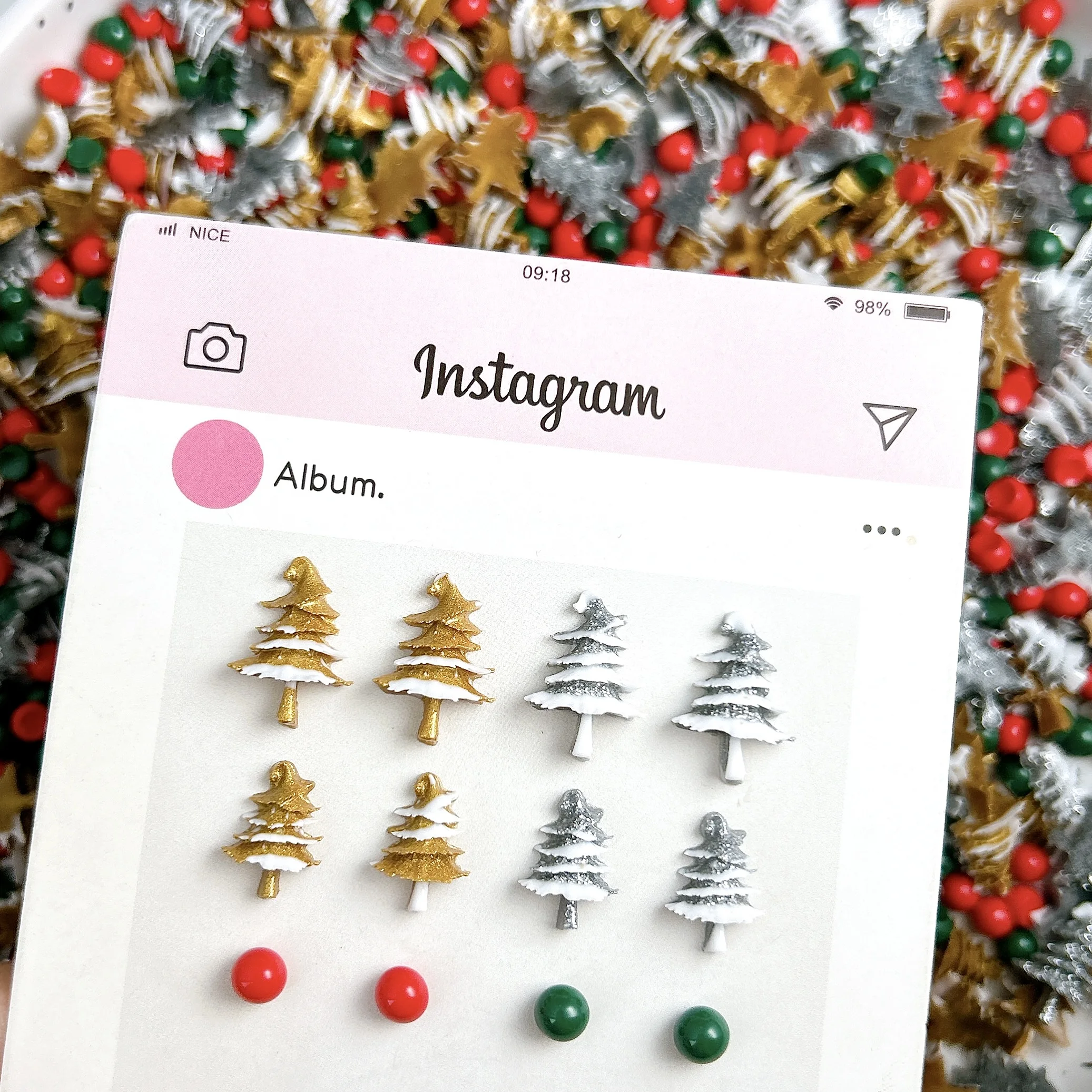 60個入り 3D カラフル フラットボトム クリスマスボール レジン ネイルアートデコレーション クリエイティブなシミュレーションクリスマスツリー ネイルチャーム DIY用