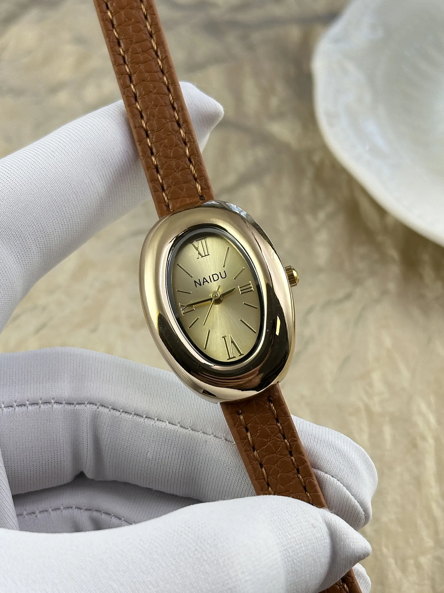 Women Vintage Oval Leather Strap Watch Roman Numeral Dial Minimal Retro Dress Quartz Wristwatch