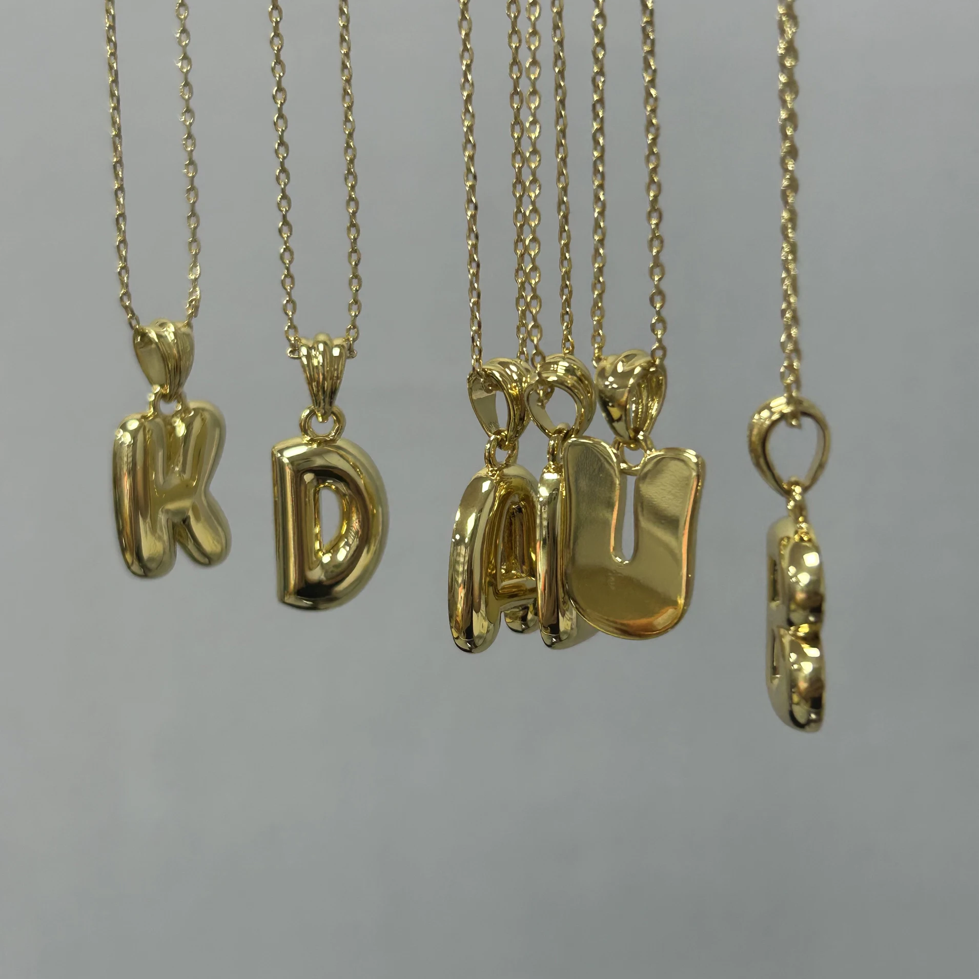 Naszyjnik z inicjałem dla mężc – Initial Letter Necklace 18K Gold recenzja i cena