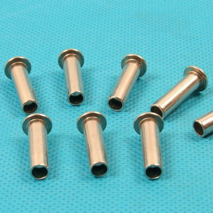 Máquina automática de rebitagem e clinching de hardware