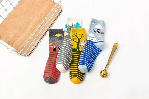 Imagen 2 del producto Calcetines transpirables cómodos para hombre y mujer, medias de tubo medio a rayas con dibujos animados de algodón, nueva tendencia
