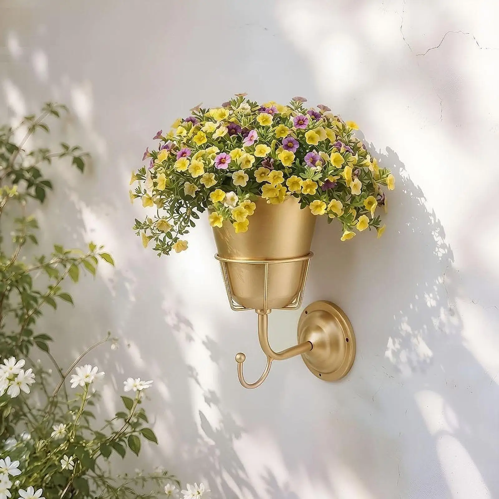 Gold Wall Vase for Flowers with Hook Creative Hanging Vessel Flowerpot Metal Hanging Plant Holder for Bathroom Home Indoor Gift