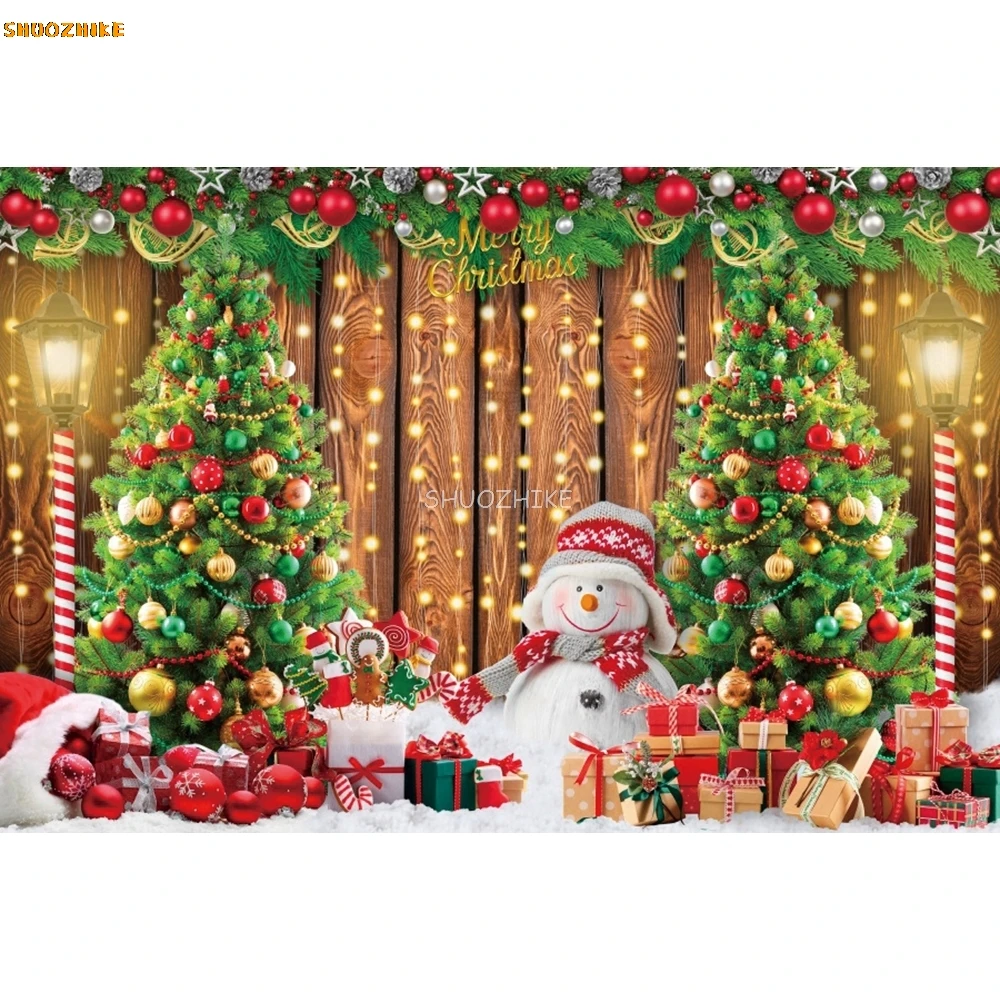 Sfondo natalizio con tavola di legno, albero di Natale, campanelli regalo, parete in legno rustico, fiocco di neve, festa in famiglia, sfondo fotografico per bambini