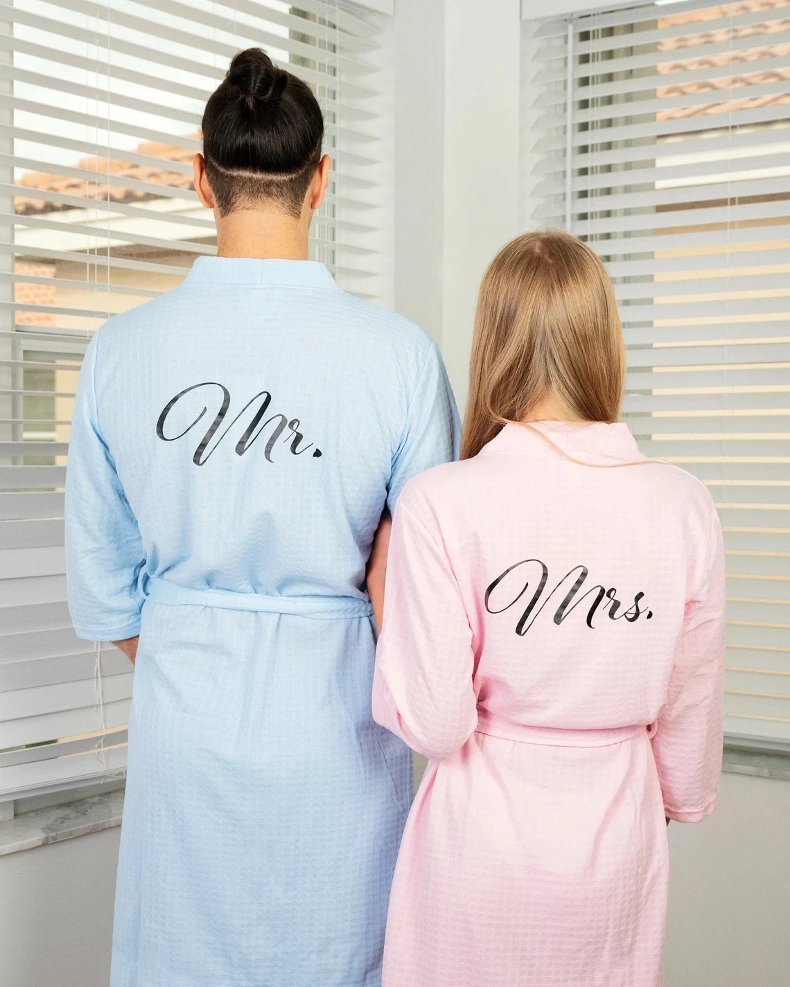 

Mr Mrs Waffled Robes Matching Robes for Couple Groom Bride His Hers Bathrobes Anniversary Honeymoon Gift Waffle Knit Unisex Robe