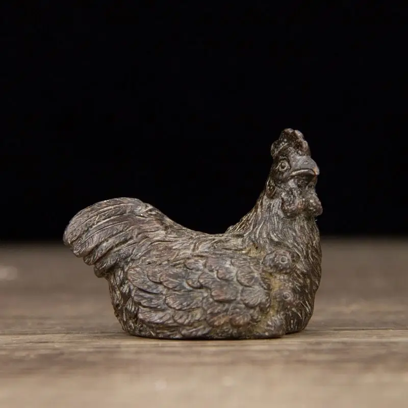 

Retro old hen number, zodiac chicken ornament, home decoration, metal handicrafts, tea pet bronze statue, animal sculpture