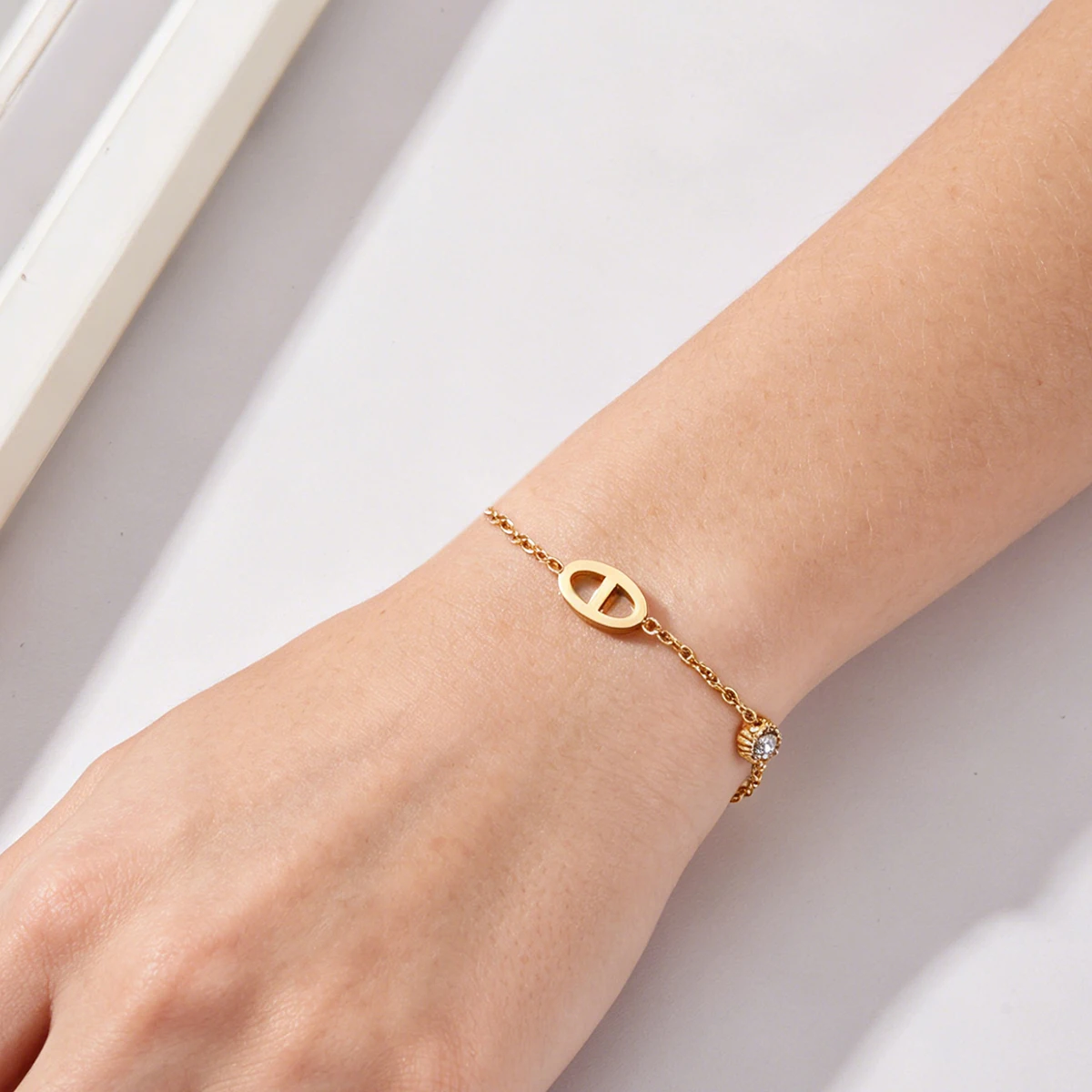 Vergoldetes Zartes Schweinenasen-Gliederarmband, Winziger Einzelner Zirkon-Anhänger mit Dünner Kette, Minimalistischer Schmuck für Frauen