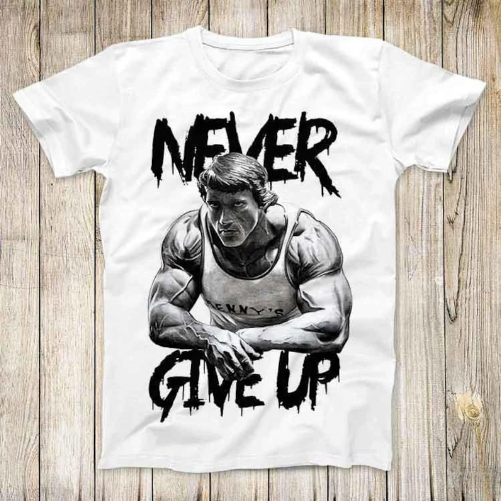 Arnold Schwarzenegger Never Give Up GYM Motivation Top Tee Best Seller Regalo de cumpleaños Hombres Mujeres Camiseta unisex