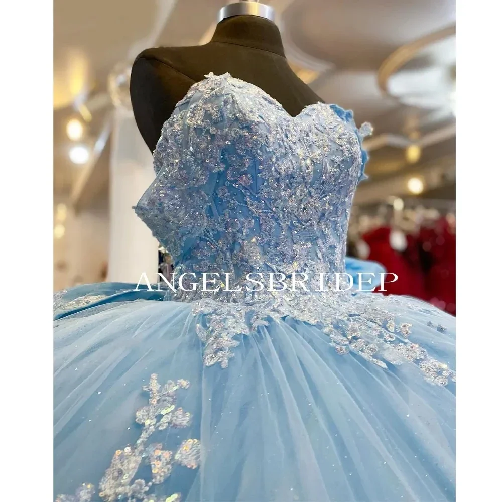 فساتين Quinceanera للأميرة مطرزة بالخرز باللون الأزرق السماوي مكشوفة الأكتاف من فيستدوس دي 15 أنوس مزينة بقطار محكمة مخصص