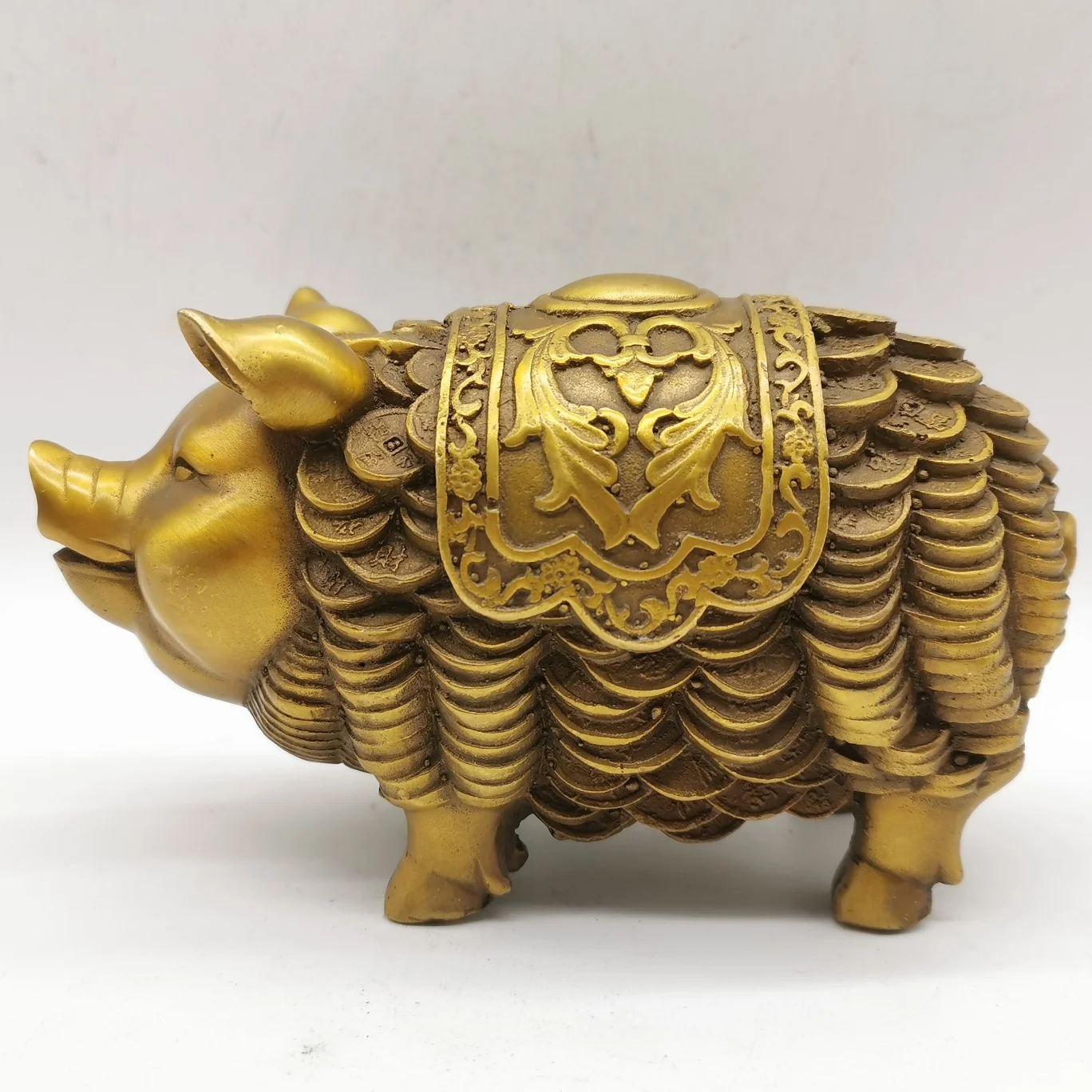 

Metal Pig Decorative Statue Lucky Pig Sculpture Model Ornament Home Feng Shui Lucky Decoration Brass Animal Sculpture Handicraft