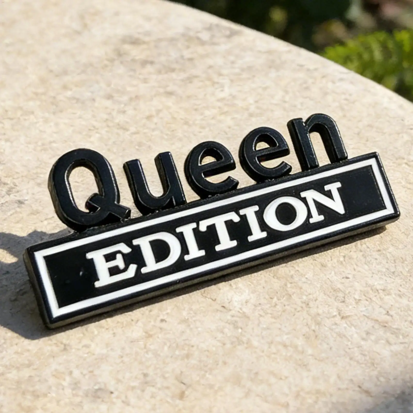 Queen Sticker For Car 2 Pieces Metal 3D Waterproof Bumper Decals Queen Edition Metal Car Emblem For Trucks SUVs Motorcycle