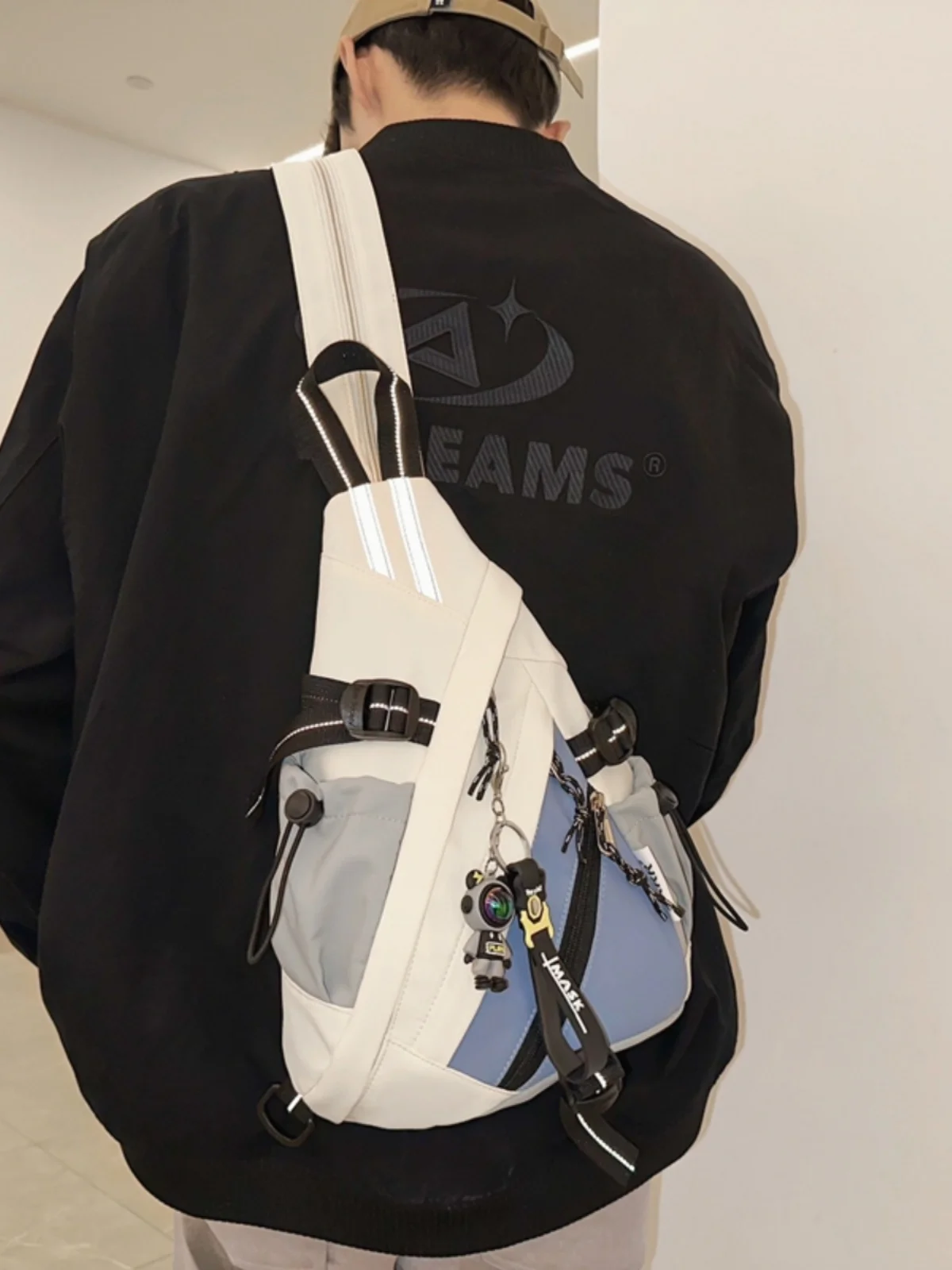 

Street Sle Spor Crossbody Chest Bag Large Capaci Waterdrop e Bapa Trendy 2024 New Design Youth Nylon Bag