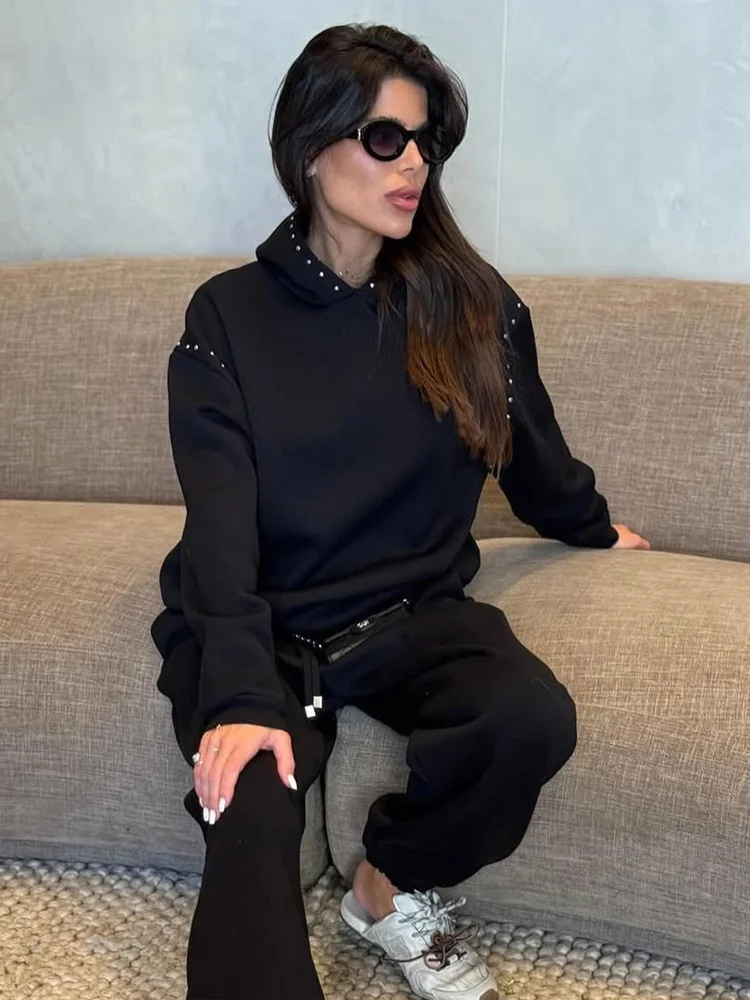Cozy Black Beaded Hooded Sweatshirt Women Chic Solid Color Long-sleeved Loose Cropped Hoodie 2026 Lady Street Commute Outfit