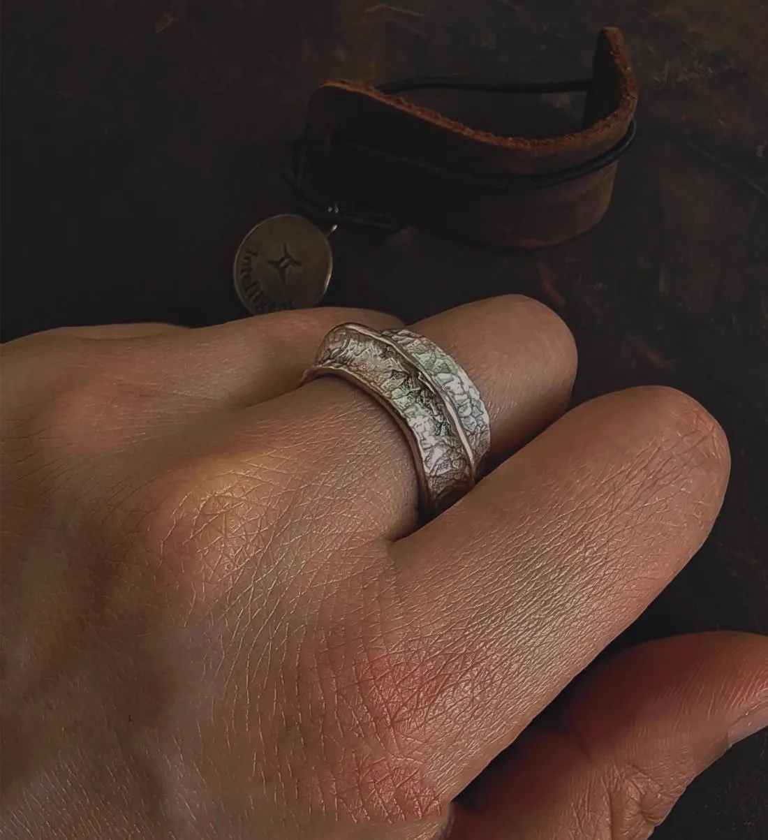 Vintage Heavy Industry Hammer Pattern Ring with Unique Minimalist Design for Men and Women High-end Handmade Luxury Gift