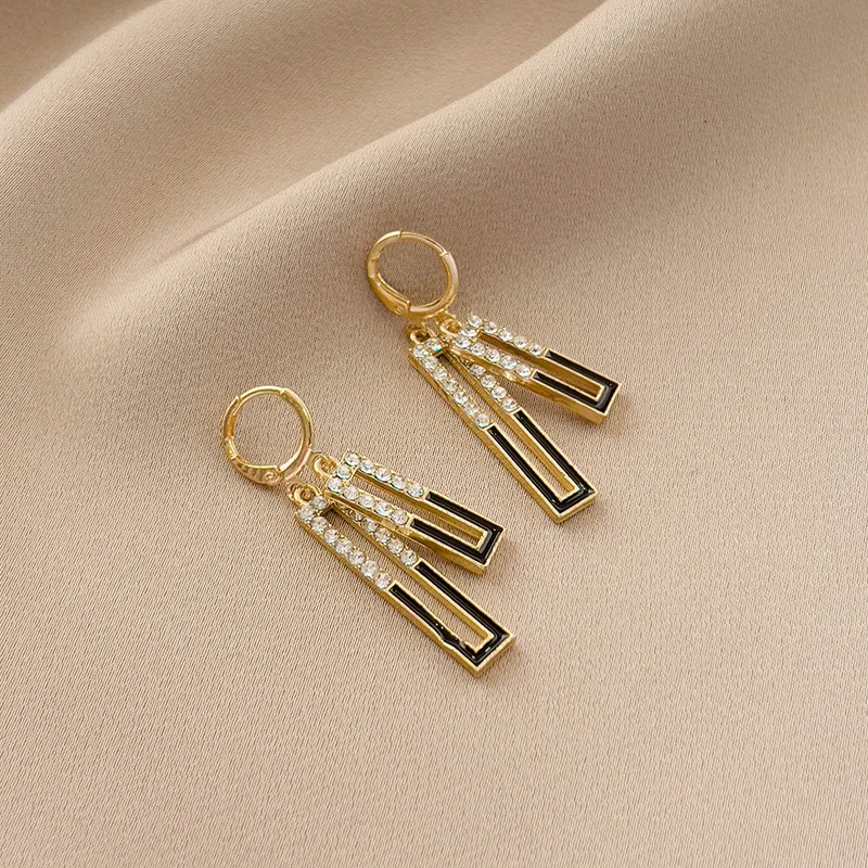 Nowe wykwintne czarne kryształowe proste geometryczne kwadratowe kolczyki dla kobiet Spersonalizowane codzienne akcesoria Biżuteria imprezowa Prezenty