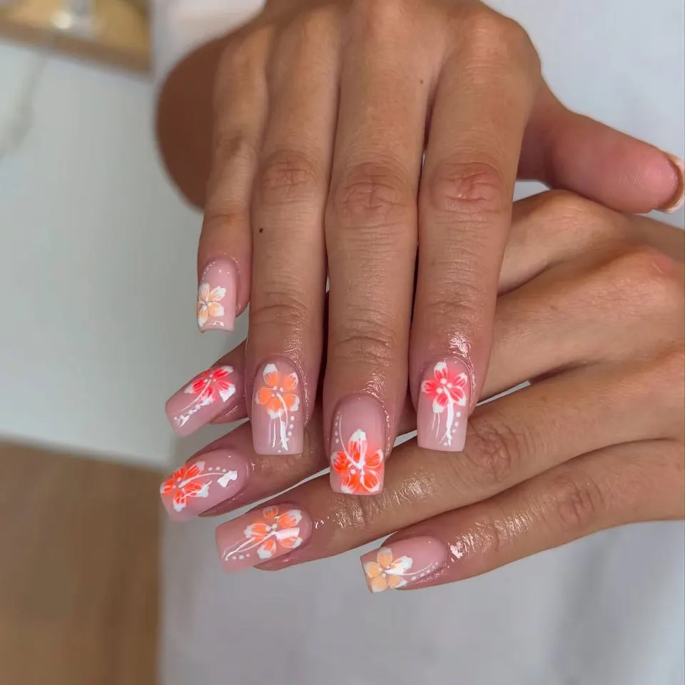 24 piezas uñas postizas francesas rosas con flores blancas impresas, cortas cuadradas, simples y elegantes 3