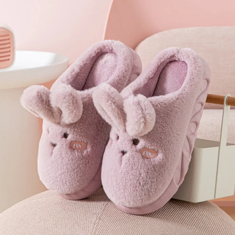 Pantoufles d'animaux en peluche mignons pour femmes, jolies diapositives de lapin lapin, pantoufles à plateforme d'intérieur pour chambre à coucher, chaussures à semelle souple en fourrure moelleuse, 2022