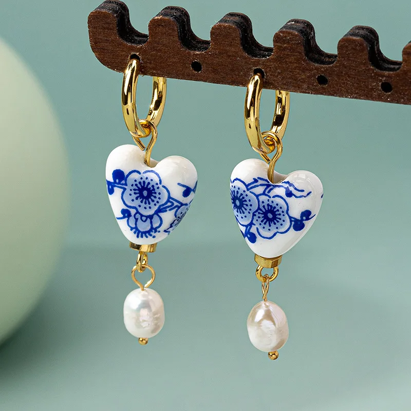 Freshwater Pearl Earrings Blue and White Porcelain Peach Heart Temperament Simple Round Earrings Jewelry for Women 2024