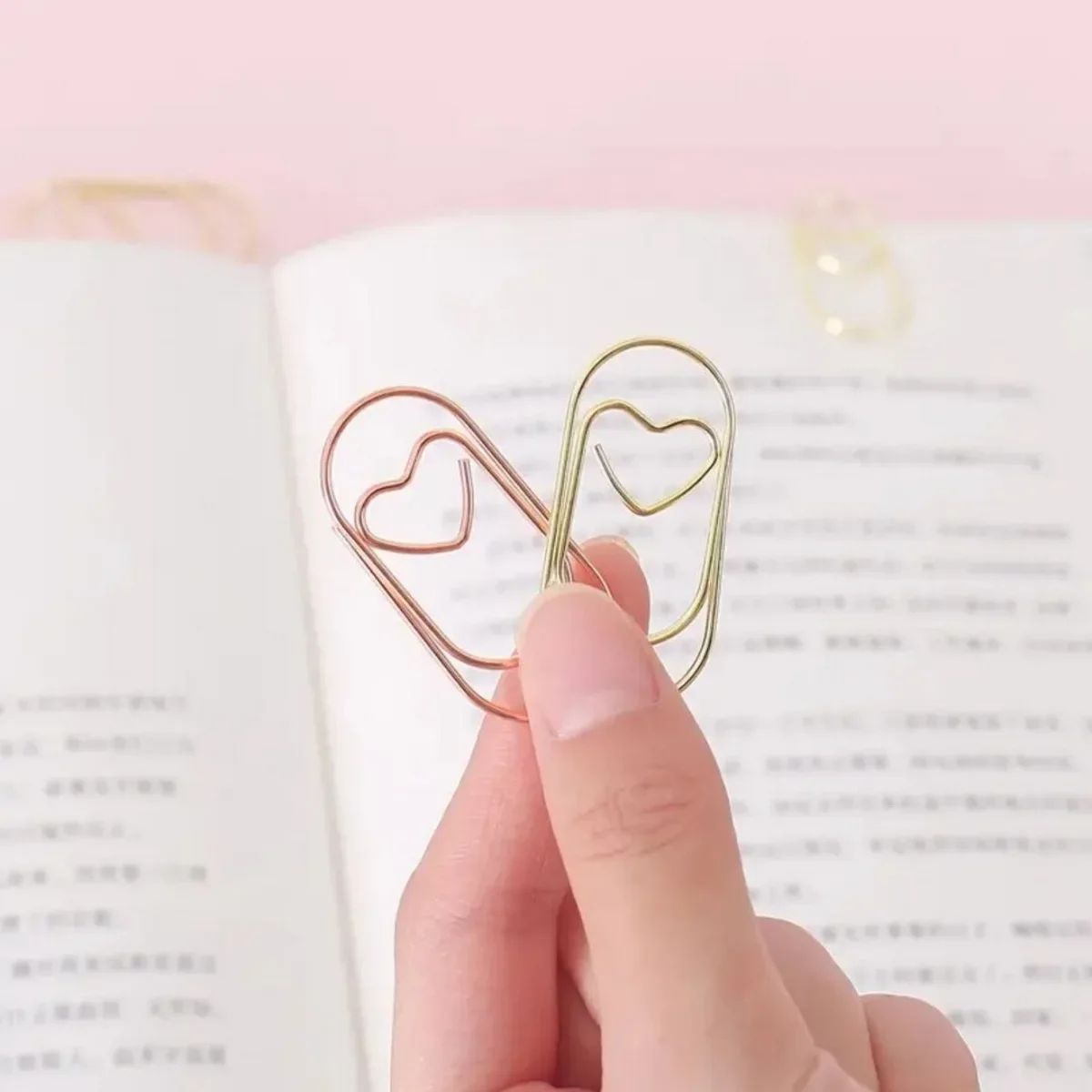 

Small Rose Gold Heart Shaped Paper Clips with Tinplate Holder for Office School Home Desk Organizers Love Theme Clip Set