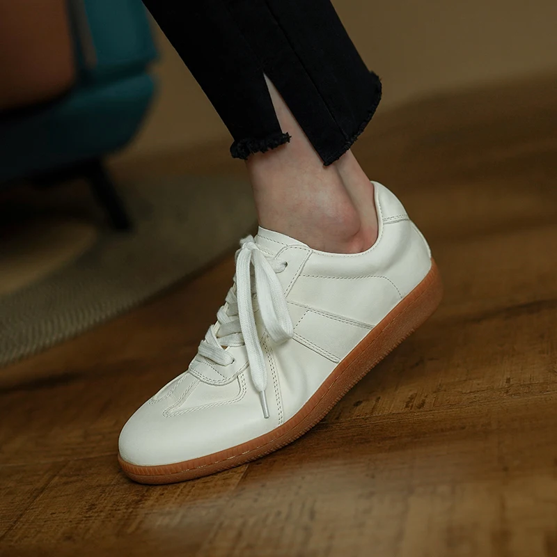 Weiße Damen-Sneaker für den Frühling, Lässige Slipper für Mädchen, Runde Zehenkappe, Vulkanisierte Schuhe, Schnürschuhe, Sneaker aus Pferdeleder