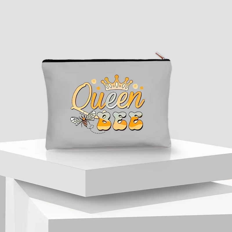 Bolsa de cosméticos de abeja de dibujos animados para damas, bolsa de maquillaje de lápiz labial de lujo, organizador de Perfume de viaje, solo sé tú mismo, monedero pequeño, embrague