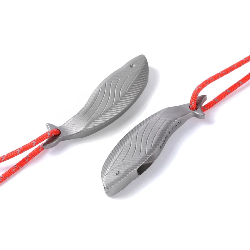 التيتانيوم النقي في الهواء الطلق صفارة إنقاذ المحمولة عالية التردد صافرة لطيف شكل السمكة صافرة للتخييم والمشي لمسافات طويلة