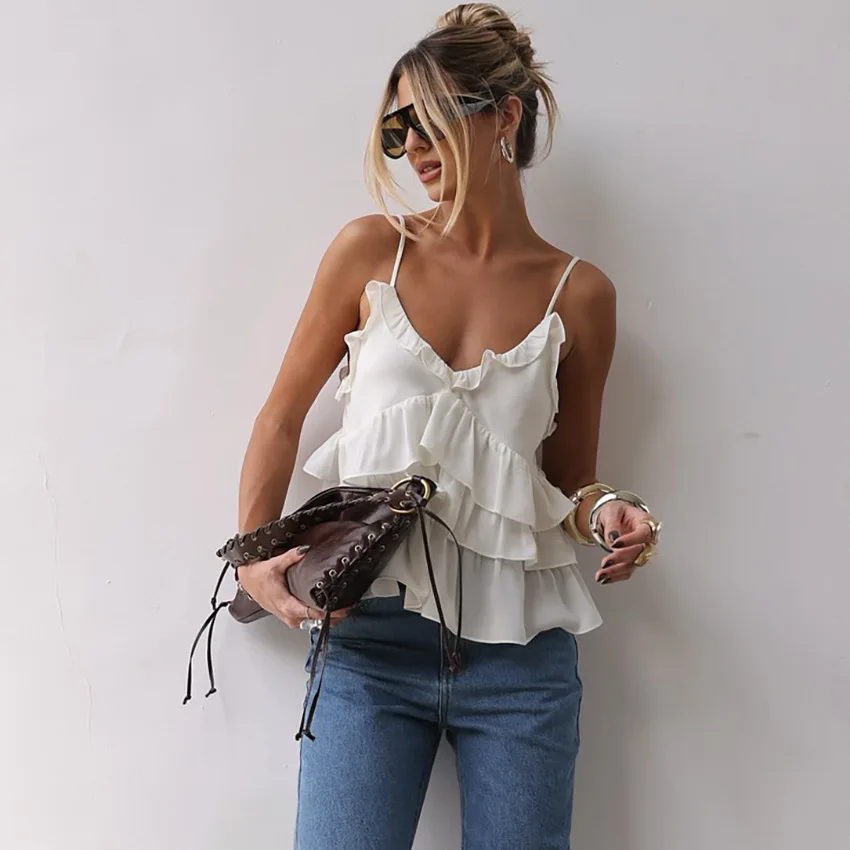 ew design with ruffled V-neck strapless tank top, stylish and casual for a refined commuting look
