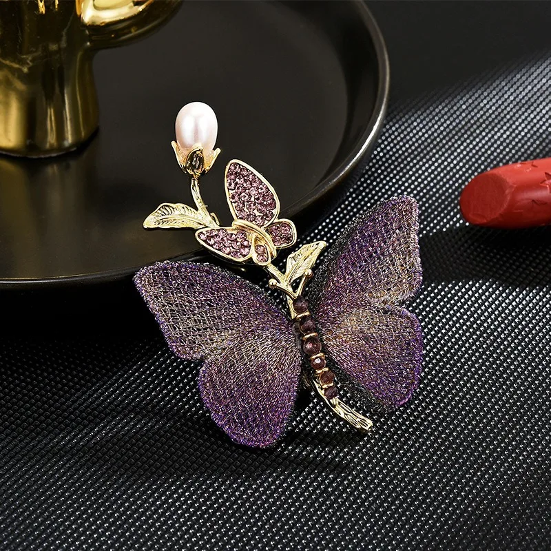 

Vintage Butterfly Brooch Embroidery Cloth with Freshwater Pearl Elegant Pin Flower Accessory for Women Fashion