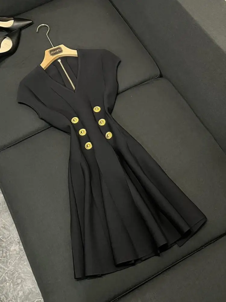 

High Quality Knitted Dress Summer 2026 V-Neck Metal Buckle High Waist Zipper Shoulder Sleeve Dress Fashionable City Commute