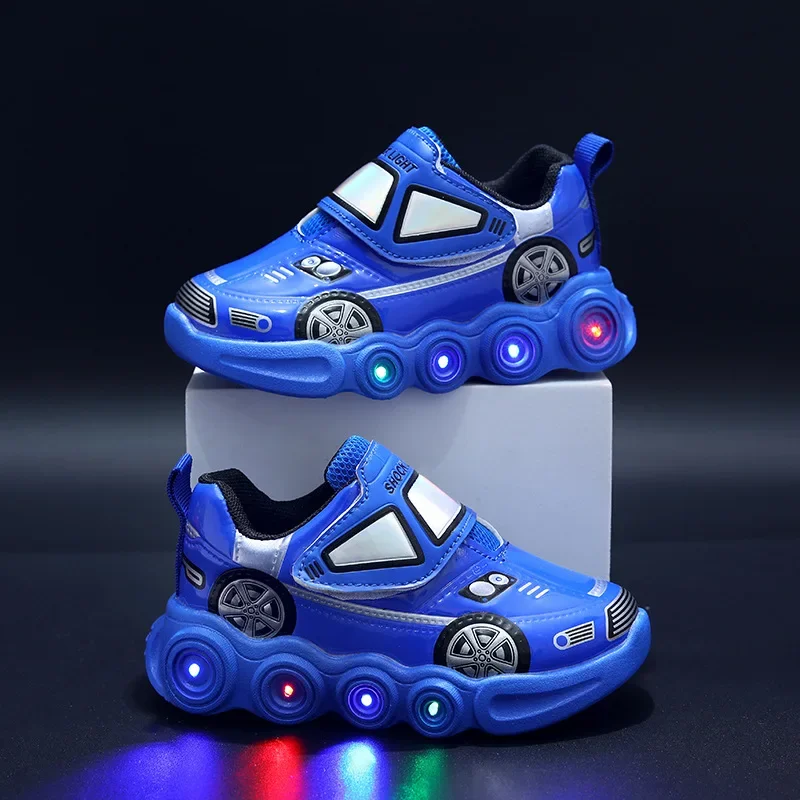 2024 herbst Neue Jungen LED Licht Schuhe Cartoon Auto kinder Sport Schuhe 1-6 Jahre Alte Kinder Leucht laufschuhe