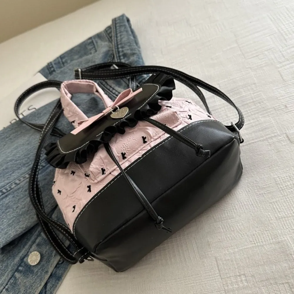 mochila-elegante-com-detalhes-em-renda-bolsa-vintage-com-babados-versatil-e-compacta-estilo-ballet-mochila-de-viagem