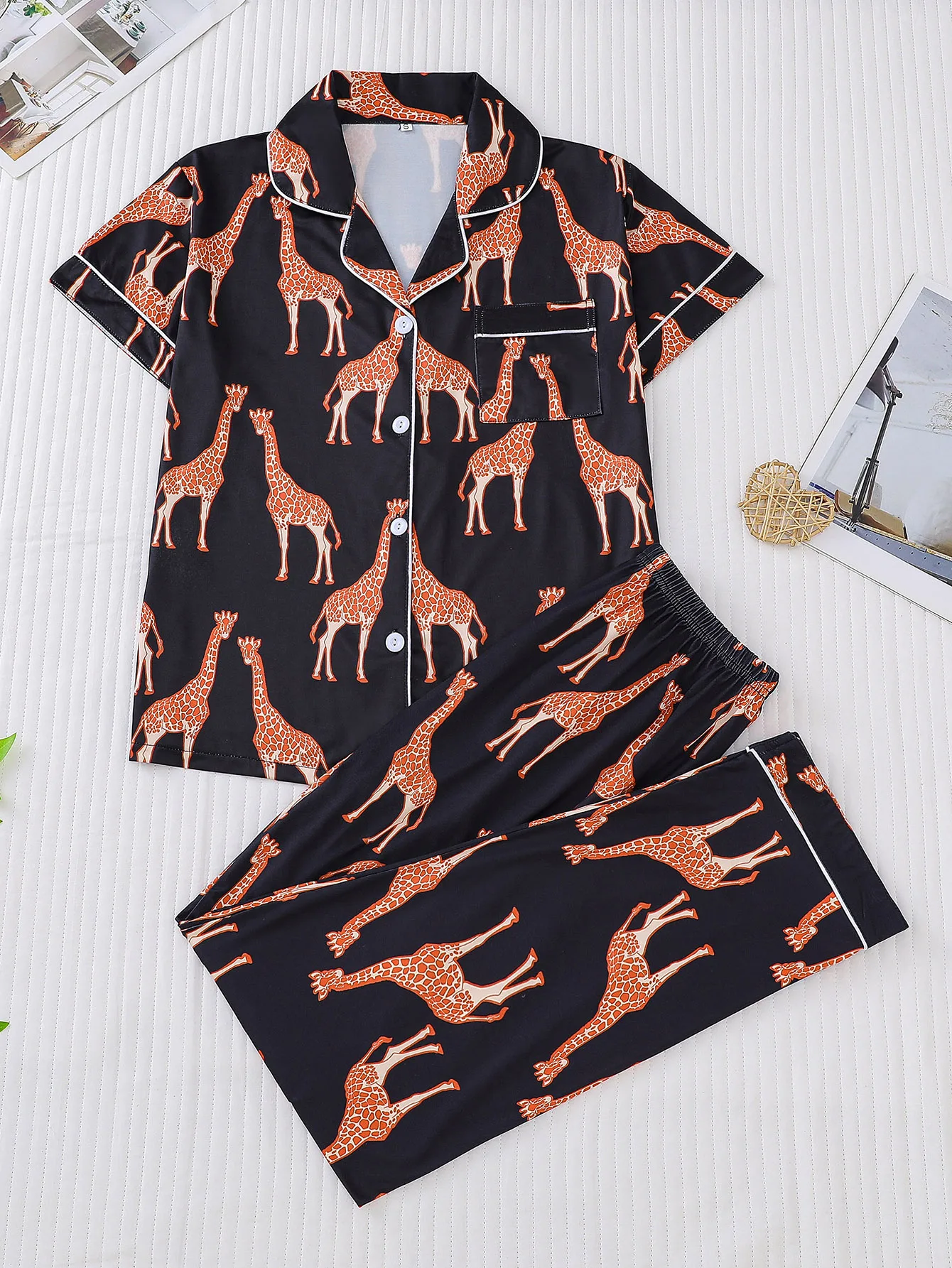 Giraffe collar short and long women\'s printed pajamas set short sleeved top and loose pants comfortable women\'s pajamas