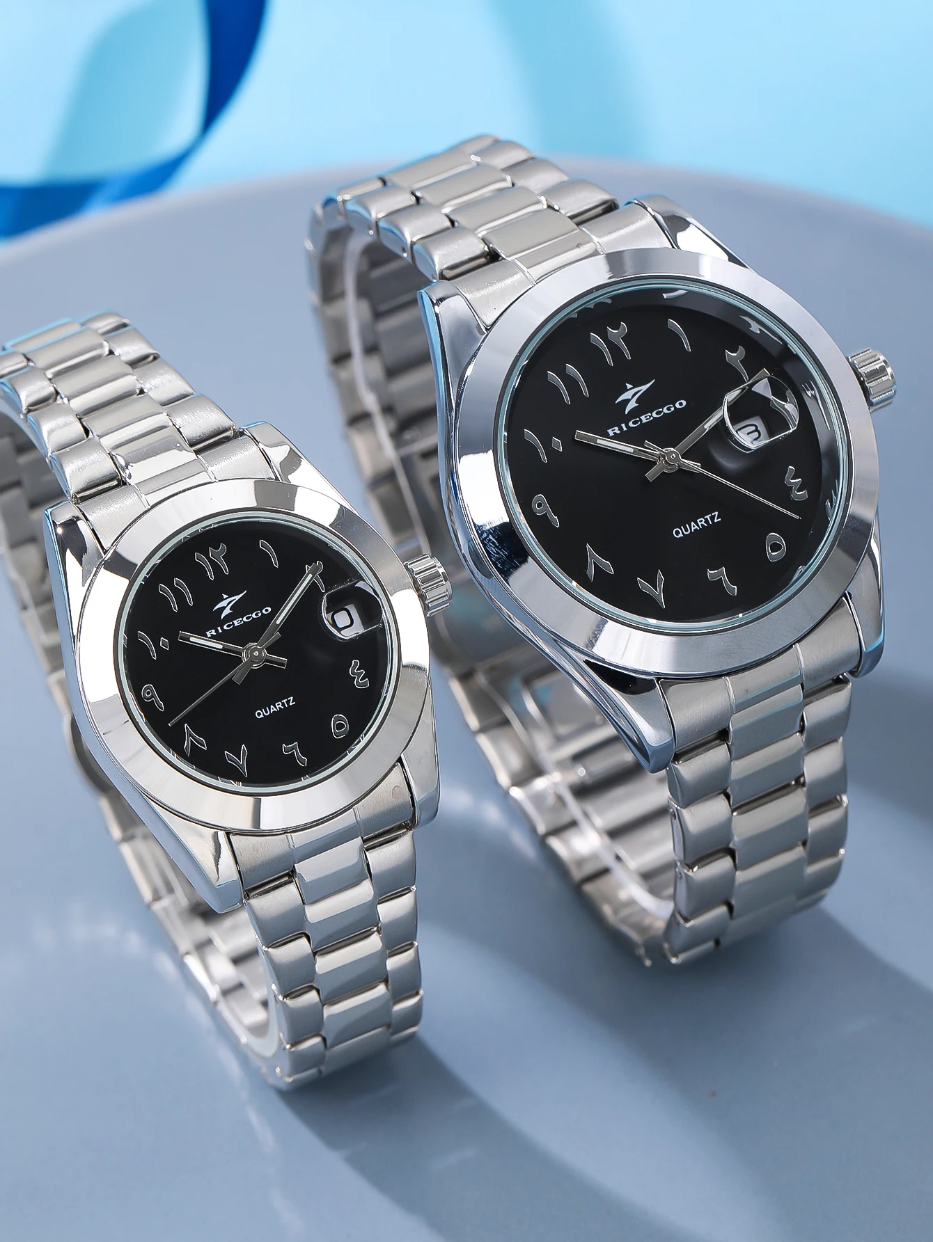 軽量高級カップルウォッチ、スチールストラップクォーツウォッチ、ビジネス通勤に多用途、男性用と女性用の腕時計、初の。