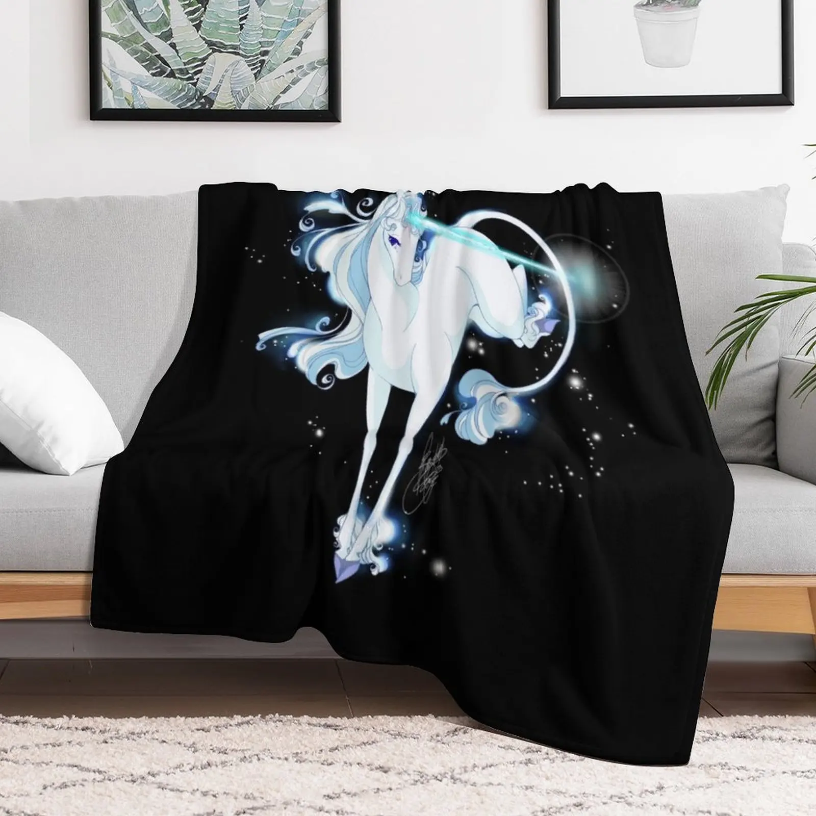 The last Unicorn - Try to go home - Glimmer Version Throw Blanket