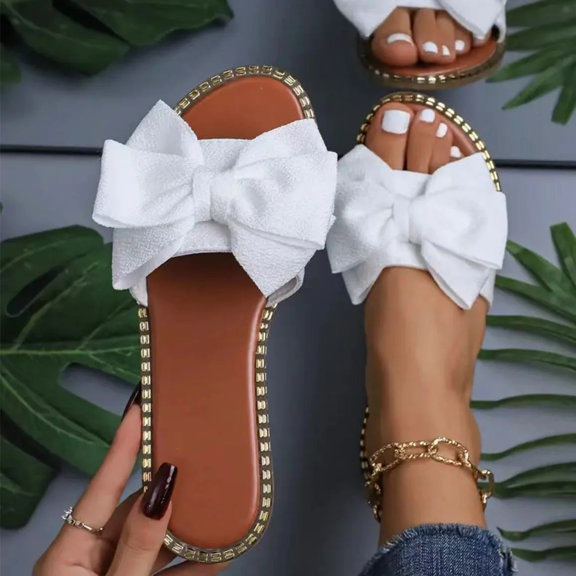 New flat bottomed rhinestone bow one-piece slippers for women wearing solid color lightweight cloth surface sandals