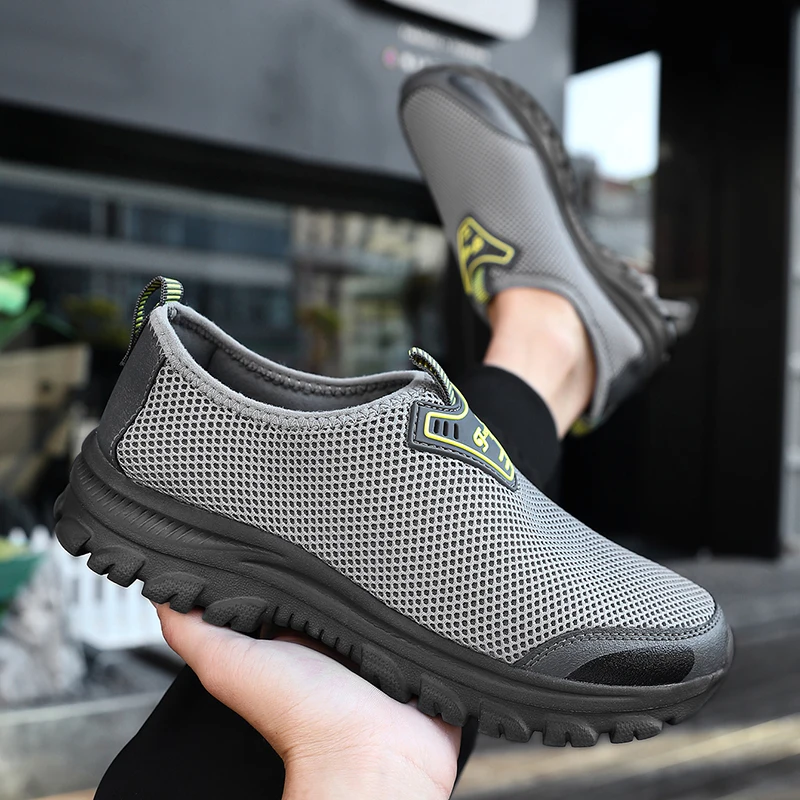 Breathable Men's Casual Shoes Lightweight Outdoor Flat Shoes Anti Slip Men's Sports Shoes Summer Foot Covers 2025 Mesh Sandals