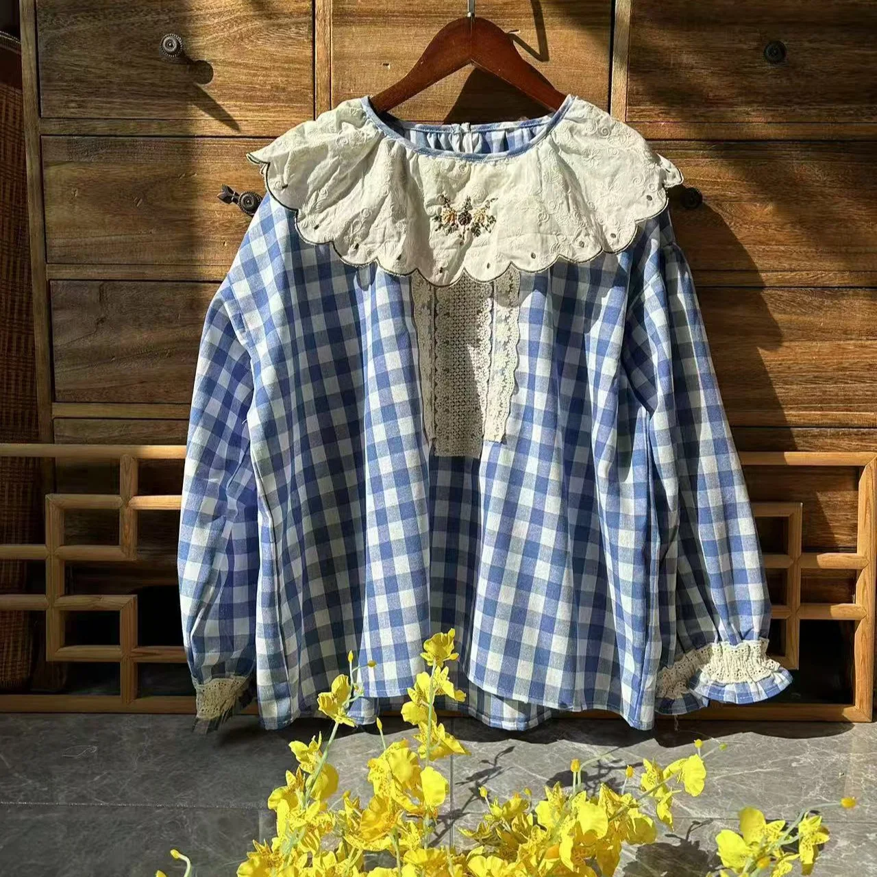 

Spring New Vintage Plaid Embroidery Patchwork Cotton Linen Shirts Women Japanese Mori Girl O-Neck Sleeve Casual Loose Tops