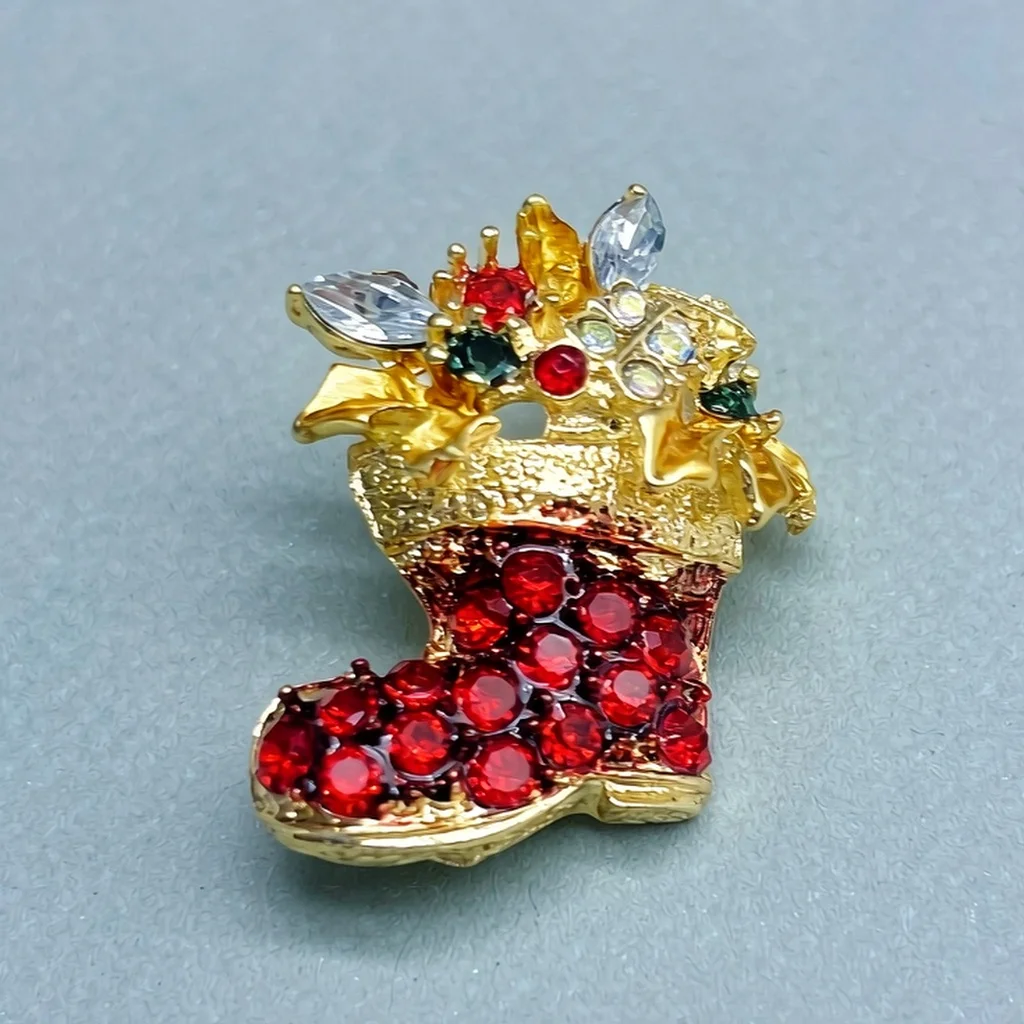 2026 Unique Brooches, Decorations, Commuter Accessories, Wedding Guest Brooches, Metal Clasps, Clothing Embellishments, Anti-Exposure Brooches, Badges, Themed Brooches, Shoe Decorations, Christmas Accessories, Versatile, Stylish Brooches, High Aesthetic Value, Lapel Pins, Scarf Clips, Silk Clips, Anti-Exposure Accessories, Ins