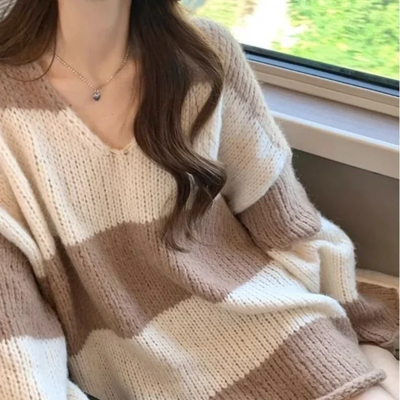 Long Black White Pullover V-neck Knitted Top for Women Striped Ladies Sweaters Winter 2024 Cold Harajuku Fashion Crochet Clothes