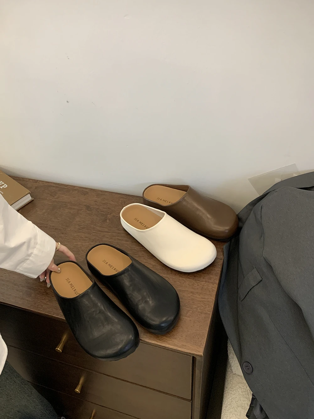 

Женские модные тапочки на плоской подошве, новые летние уличные нескользящие пляжные туфли, женские повседневные туфли на плоской подошве, удобные домашние шлепанцы на мягкой подошве, ленивые